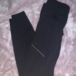 BLACK LULULEMON LEGGINGS